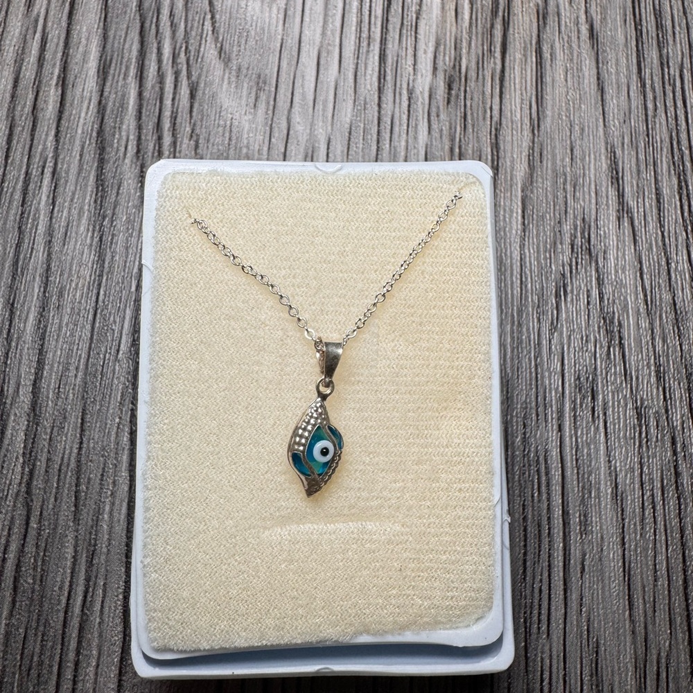 925 sterling silver necklace with pendant